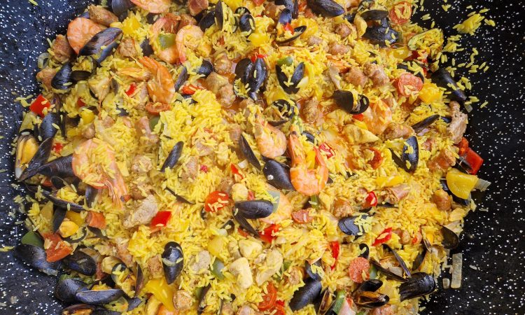 Déguster une paella maison à La Rosée