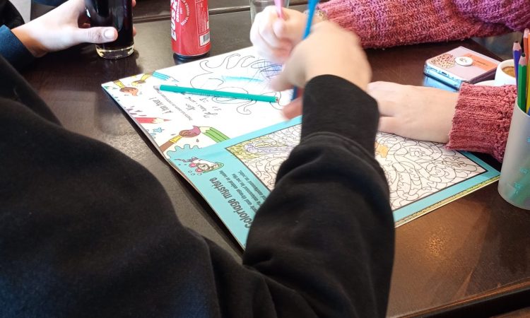 Prendre un verre au café